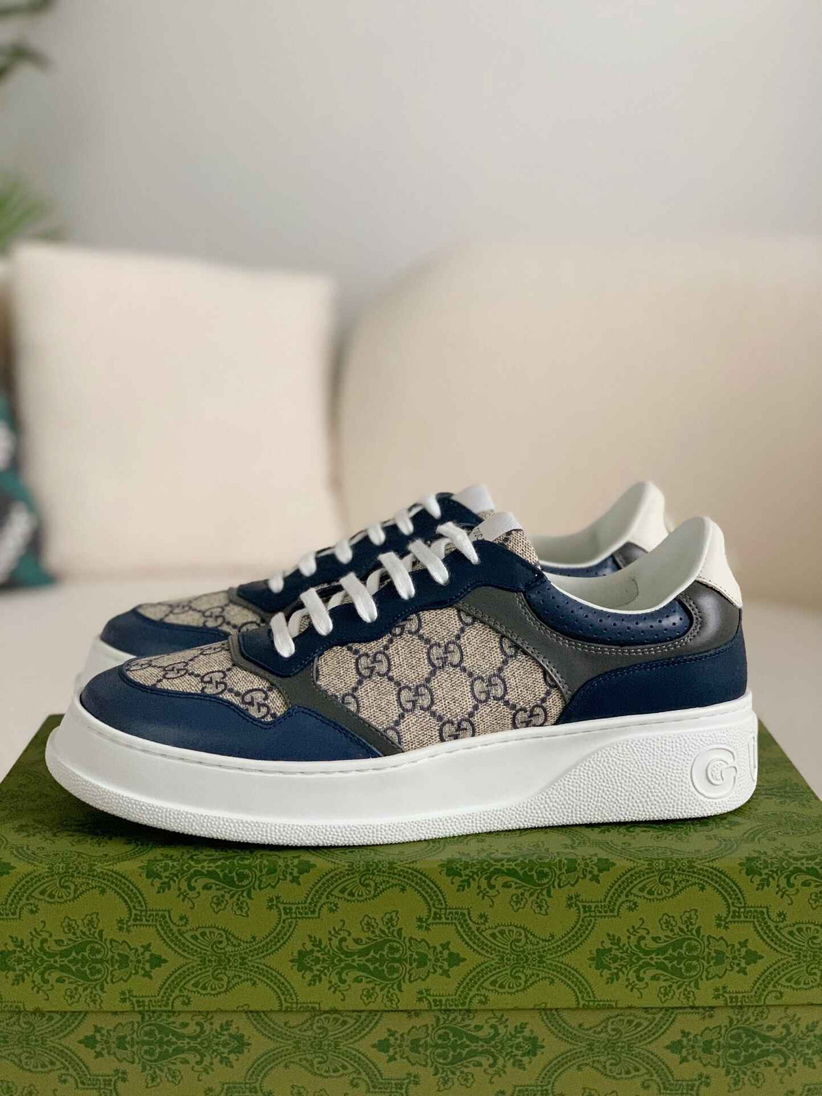 Gucci – Blue & Beige GG Supreme Canvas